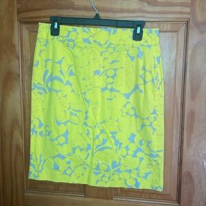 Cute above the knee modern floral print skirt!